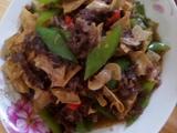 青椒腐竹炒牛肉