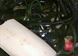 火腿炖莲藕花生海带汤的做法图解5