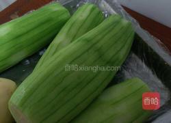 丝瓜炒蛋的做法图解1