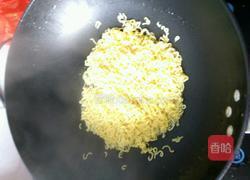 懒人方式炒泡面的做法图解2