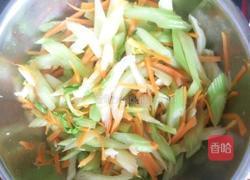 芹菜胡萝卜炒鸡蛋的做法图解6