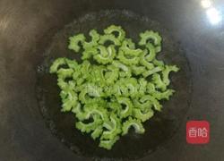苦瓜炒肉的做法图解2