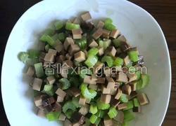 芹菜拌蛋定姐鸡蛋干