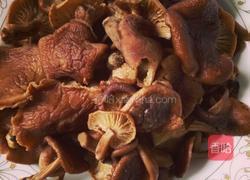 香菇炖鸡的做法图解2