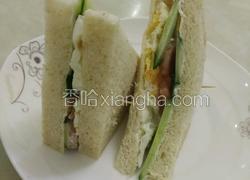 鸡蛋番茄黄瓜全麦三明治