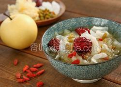 美容养颜气色好 桂花红枣银耳雪梨汤