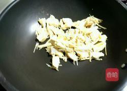 干煸鸡肉金针菇的做法图解3