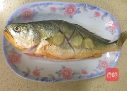 清蒸黄花鱼的做法图解1