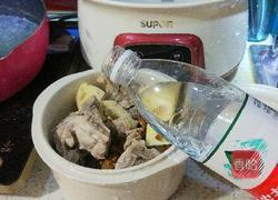 莲藕排骨煲汤的做法图解5