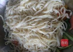 火腿鸡蛋炒面的做法图解1