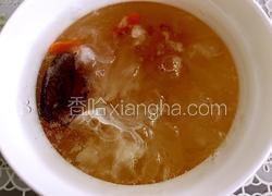 桃胶皂角米雪燕炖银耳
