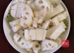 排骨炖藕汤的做法图解2