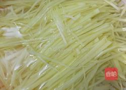 青椒土豆丝的做法图解1