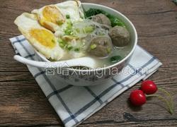 牛肉丸鸡蛋煮米粉