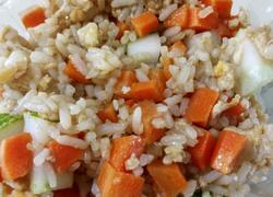 黄瓜胡萝卜蛋炒饭（蔬式蛋炒饭）