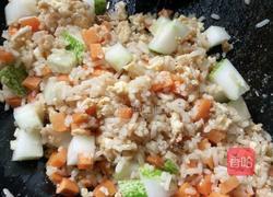黄瓜胡萝卜蛋炒饭（蔬式蛋炒饭）的做法图解7
