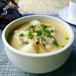 山药炖鱼汤的做法[图]
