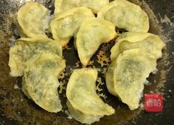 冻饺做锅贴 金黄色的美食的做法图解4