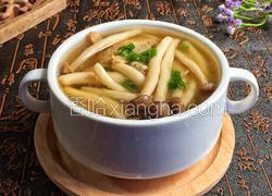 五花肉菌菇汤