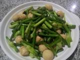 蒜薹鹌鹑蛋