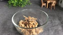 芹菜炒肉丝的做法图解5