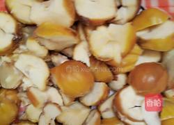 花生板栗香菇糯米鸡的做法图解3