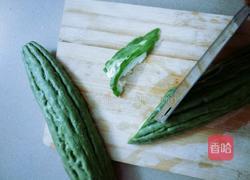 苦瓜炒肉的做法图解2