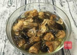 土猪肉海虾草菇汤的做法图解2