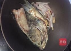 鱼头炖豆饼的做法图解12