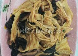 腐竹木耳炒蘑菇