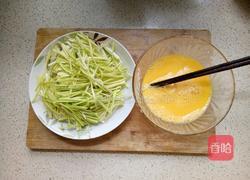 蒜黄炒鸡蛋的做法图解1