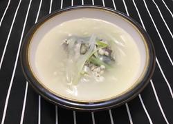 鲫鱼薏米白萝卜葱汤 