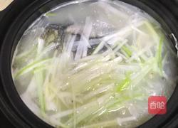 鲫鱼薏米白萝卜葱汤 的做法图解19