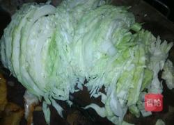 包心菜炒鸡脚的做法图解1