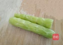 凉拌莴笋的做法图解1