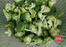 素炒西兰花的做法图解1