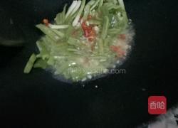 青红椒炒鸡脚的做法图解2