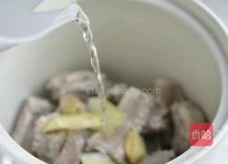 莲藕排骨汤的做法图解2