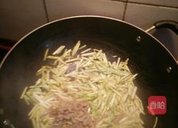 韭黄炒肉丝的做法图解5