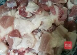 酸菜炒腩肉的做法图解1