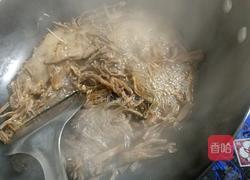 干笋萝卜炖鱼锅的做法图解1
