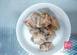 胡萝卜豆腐炖排骨的做法图解1