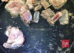 排骨海带汤的做法图解1
