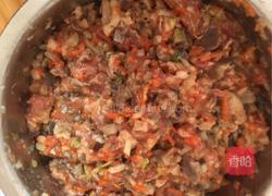 鲜蘑猪肉胡萝卜馅的做法图解1