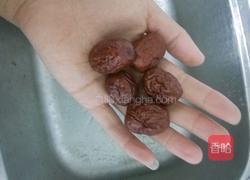 小米红枣粥的做法图解2