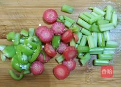 芹菜青椒胡萝卜汁的做法图解1