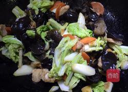 木耳炒白菜的做法图解13