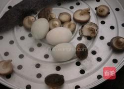 茄子香菇皮蛋的做法图解1