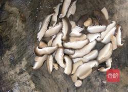 茄子香菇皮蛋的做法图解3