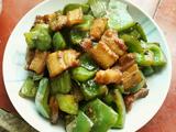五花肉炒青椒